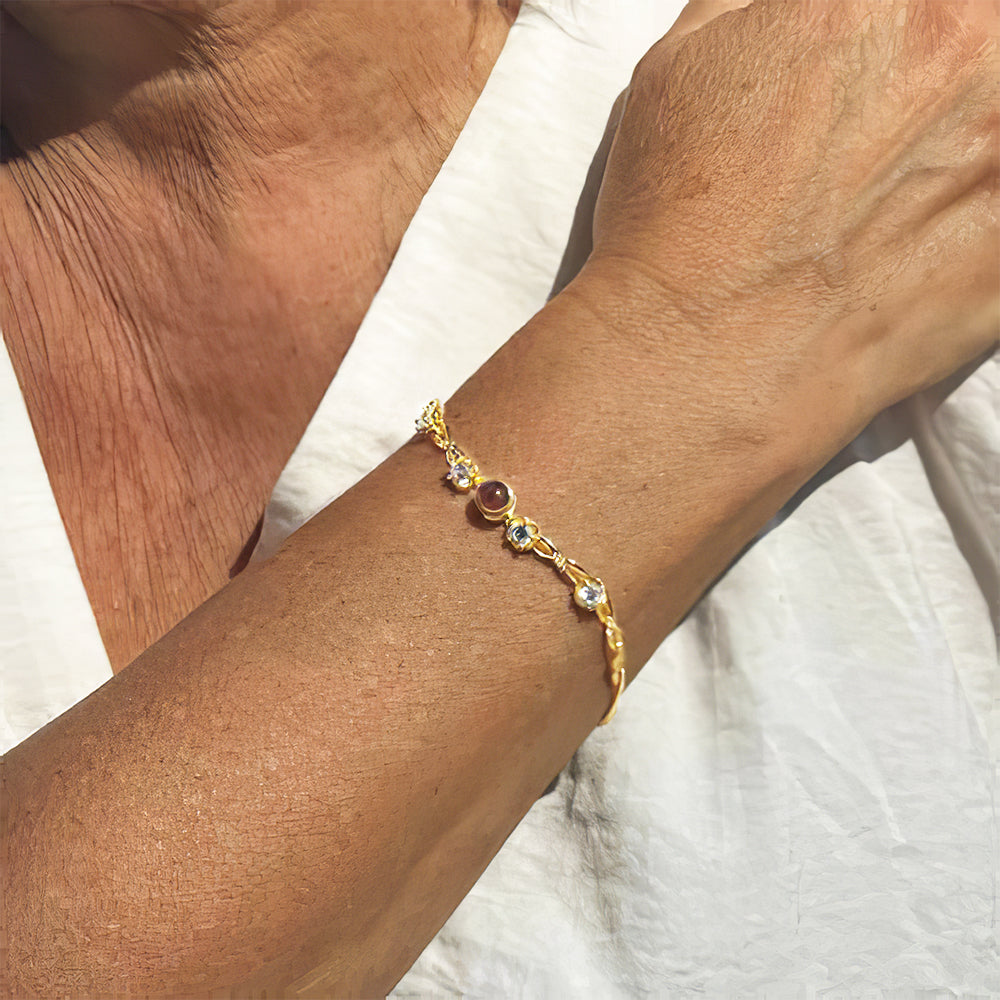 Infinite Love Projection Bracelet – Custom Photo Inside